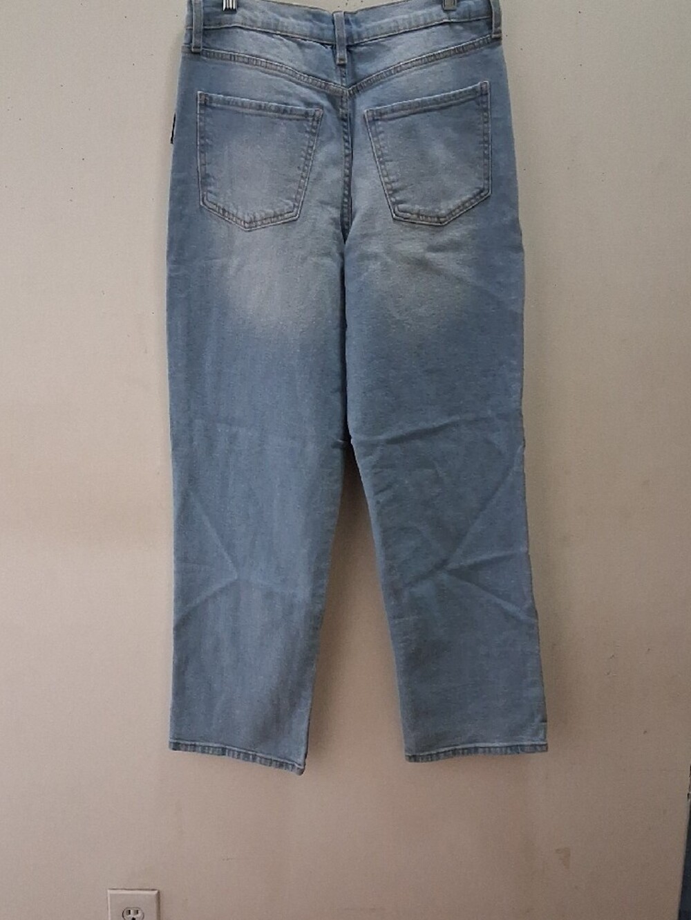 Women’s Light Blue Straight Jeans - Classic High-Rise Fit Size 9 - Picture 6 of 6
